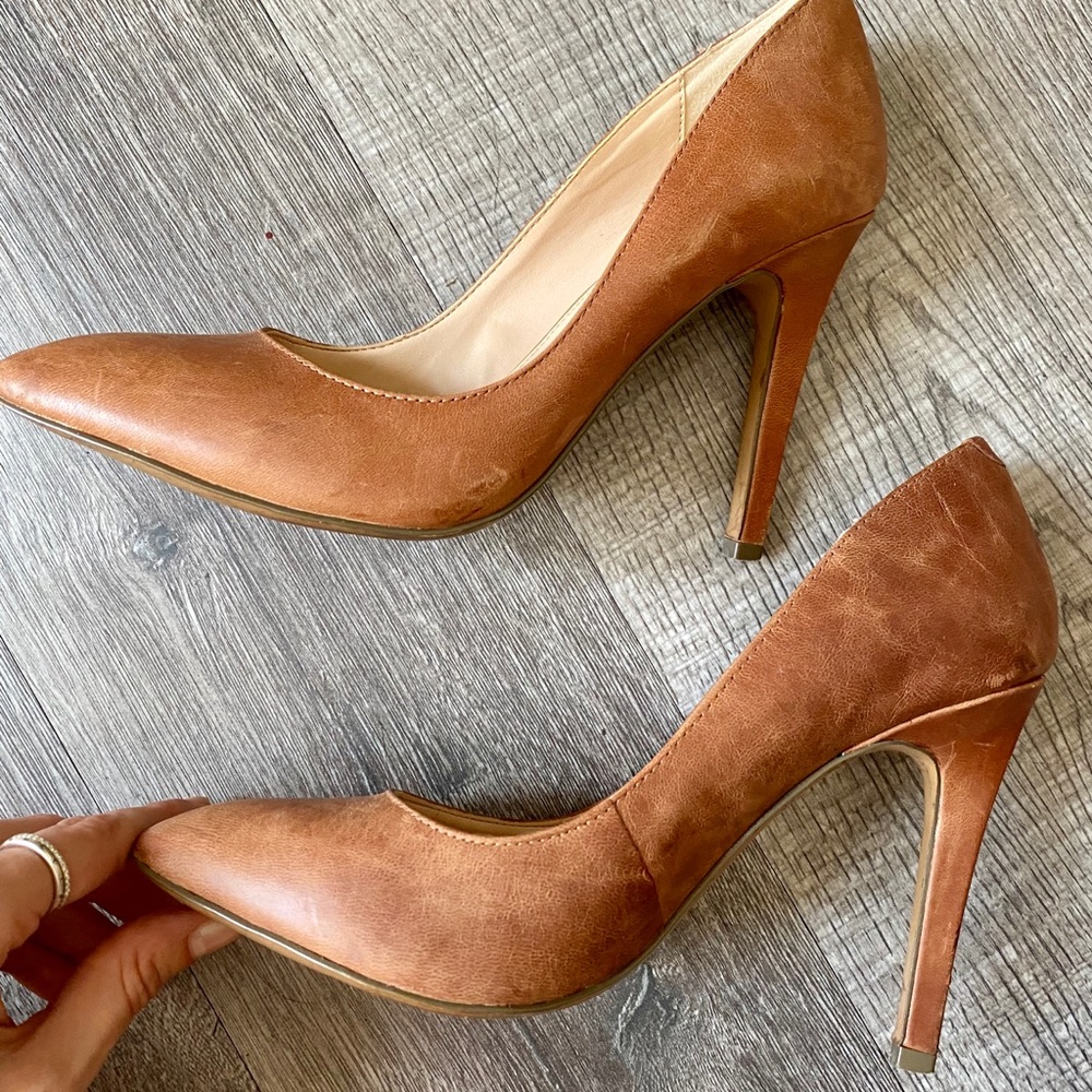 Jessica Simpson - brown heels